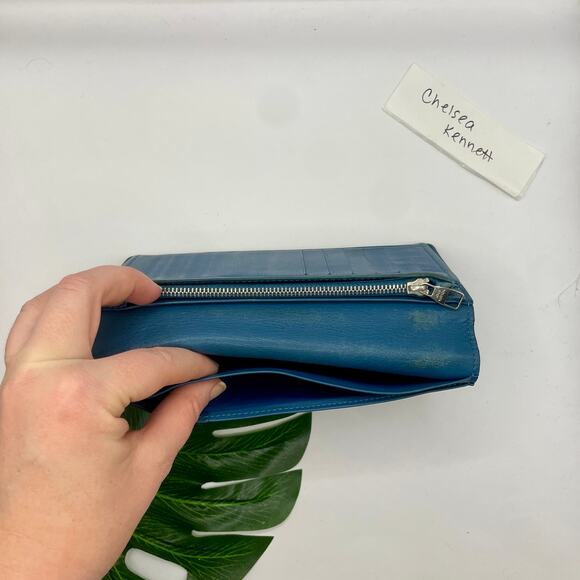 Louis Vuitton Brazza Wallet Blue Taurillon Leather Grained Calfskin Long Bifold - Picture 12 of 15